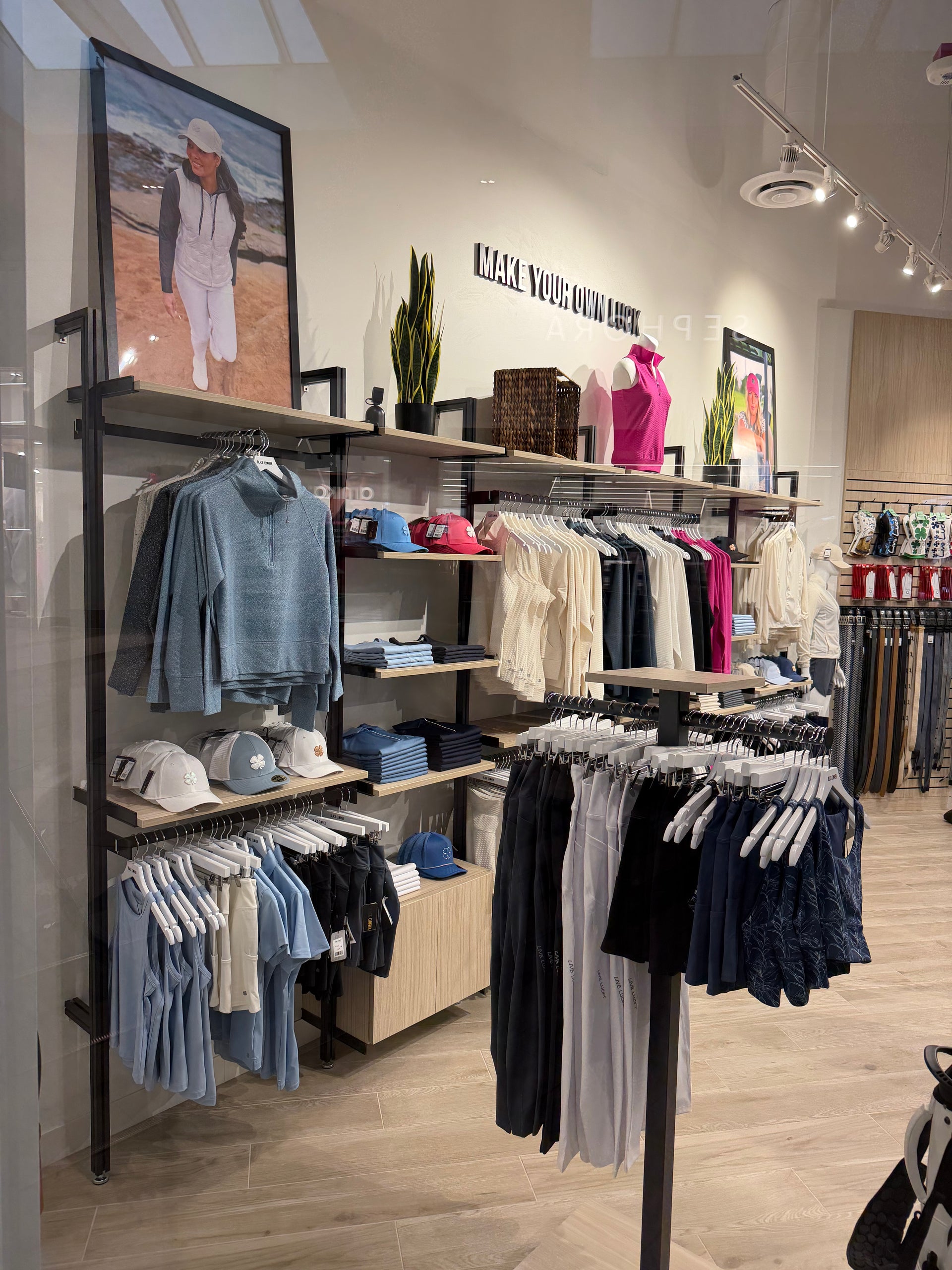 Display shelving that adapts as you merchandise